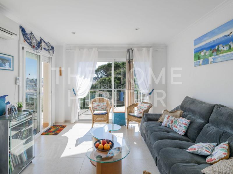 Foto c1084603-f90a-4f5d-b3c7-57a2fb9fb29e. Ático  de 133 m2 con terraza en venta en escala, l en Escala (L´)