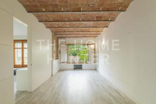 Pis  Roger de lluria. Piso de 92 m2 con terraza en venta en la dreta de leixample, bar