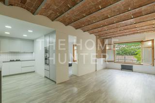 Pis  Roger de lluria. Piso de 92 m2 con terraza en venta en la dreta de leixample, bar
