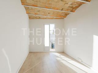 Etagenwohnung  Tortellà. Piso de 47 m2 con terraza en venta en poble nou, barcelona