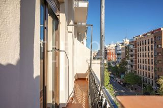 Flat  Santa engracia. Piso de 87 m2 con vistas y terraza en venta en trafalgar, madrid