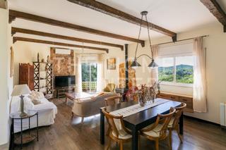 Casa  Cl venus de (colines). Casa de 135 m2 con piscina y vistas en venta en olivella