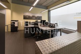 Local Comercial  Av madrid. Local comercial de 214 m2 en venta en les corts, barcelona