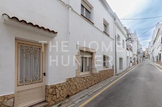 House  Cl canyet. Casa de 120 m2 con vistas en venta en escala, l