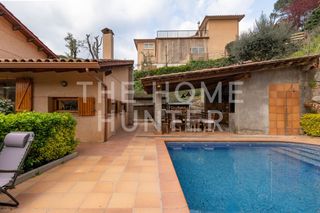 House  Carrer del sot de l'arca. Casa de 250 m2 con piscina y vistas en venta en dosrius