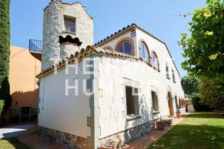 Casa a Sant Vicenç Centre. Casa de 175 m2 con vistas en venta en sant vicenç de montalt