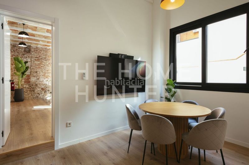 Foto 372762f3-f858-422a-80a2-ef0a3d6b00a0. Casa amb calefacció aparcament piscina a Sagrada Família Barcelona