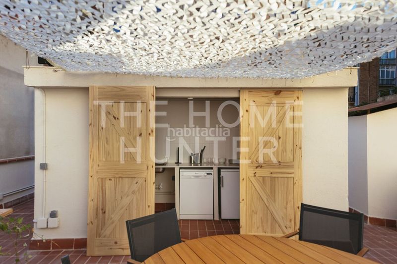 Foto 514db1ed-8902-46c8-8859-f251990b31d6. Casa amb calefacció aparcament piscina a Sagrada Família Barcelona