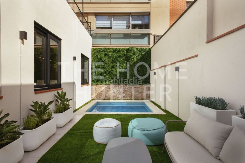 Foto 741aaf7f-3fe6-44c1-918d-f5c7801de98c. Casa amb calefacció aparcament piscina a Sagrada Família Barcelona