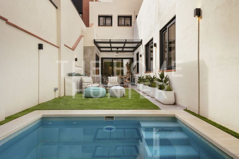 Foto 964d466c-9684-4ac0-8779-00e14fa5ba09. Casa amb calefacció aparcament piscina a Sagrada Família Barcelona