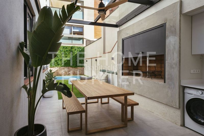 Foto cf691ccb-d9cc-4d3e-9e1a-39b7e8e95def. Casa amb calefacció aparcament piscina a Sagrada Família Barcelona