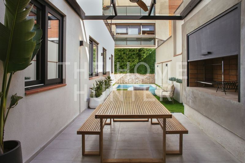 Foto d8938ca0-bd35-4709-ab6a-3e7c445f8592. Casa amb calefacció aparcament piscina a Sagrada Família Barcelona