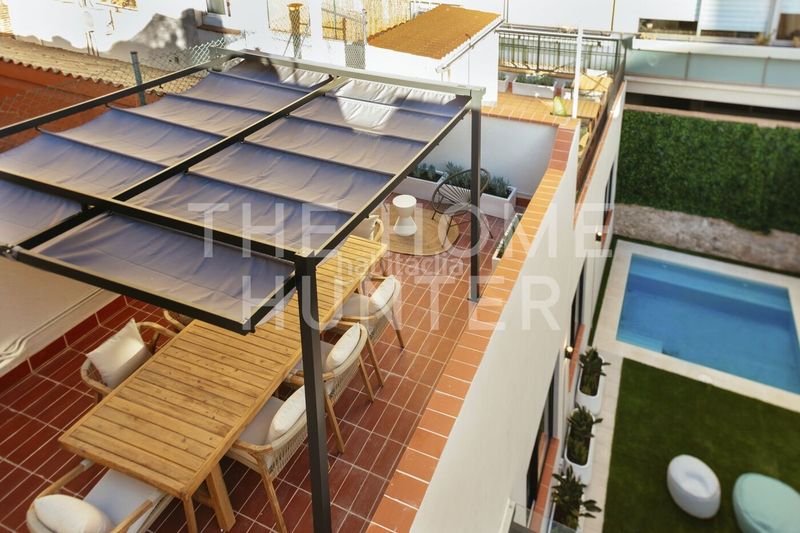 Foto fbad6e7a-79a9-4339-895d-99965aadb254. Casa amb calefacció aparcament piscina a Sagrada Família Barcelona