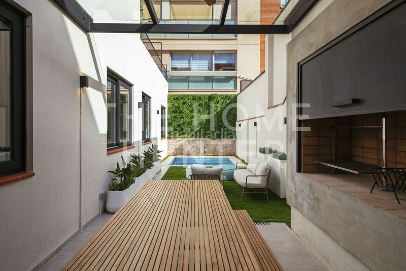 Foto ff2e2361-1259-4819-89dd-7e5e10ad0467. Casa amb calefacció aparcament piscina a Sagrada Família Barcelona