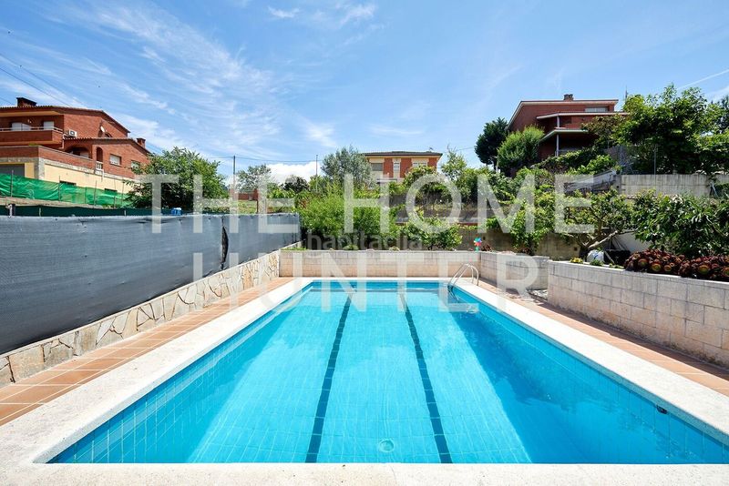 Foto 13eecf99-39ed-4e1d-bc52-baf4d9f1de16. Casa amb calefacció aparcament piscina a L´Antiga Esquerra de l´Eixample Barcelona