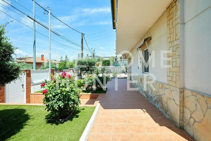 Foto a927b41d-081a-4f09-b4d7-eef0cf43d13a. Casa amb calefacció aparcament piscina a L´Antiga Esquerra de l´Eixample Barcelona