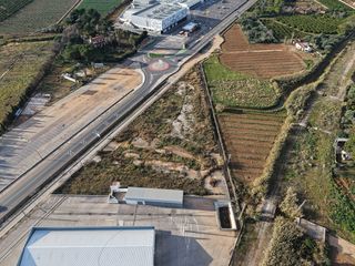 Solar industrial en N-340 km 1042. Venta de terreno en benicarl�
