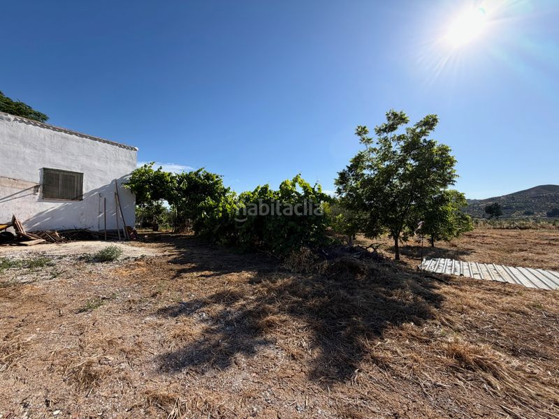 Foto 4279b0c3-fa99-49b6-9552-242657c11406. Masia amb xemeneia aparcament piscina a Álora