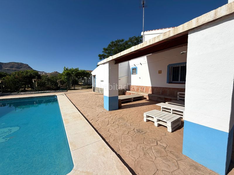 Foto e3d59468-16d3-4718-a9d0-cf293f1f42bc. Masia amb xemeneia aparcament piscina a Álora