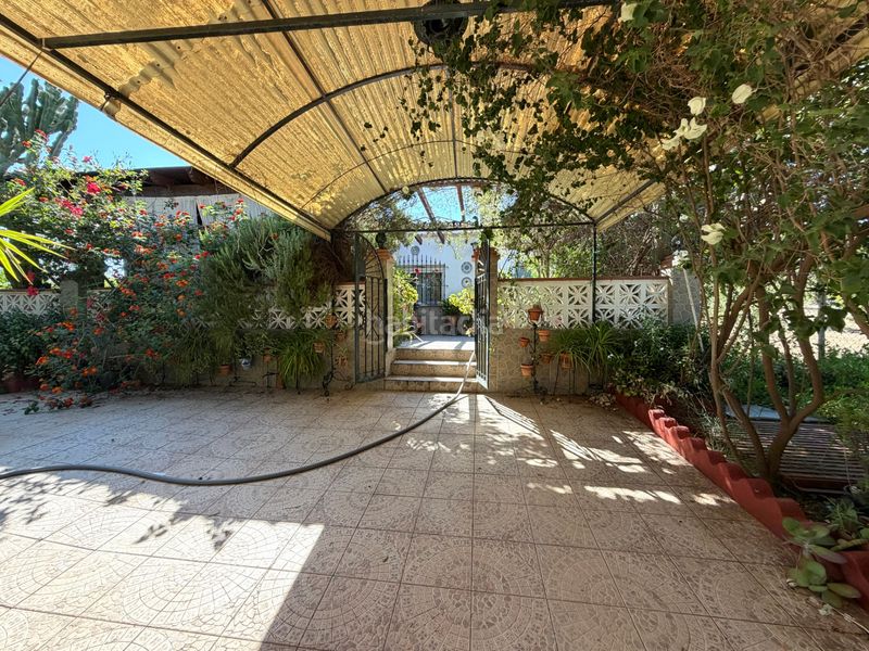 Foto 5ba6ae38-3b98-4715-868b-041fcde17871. Masia amb xemeneia aparcament piscina a Pizarra