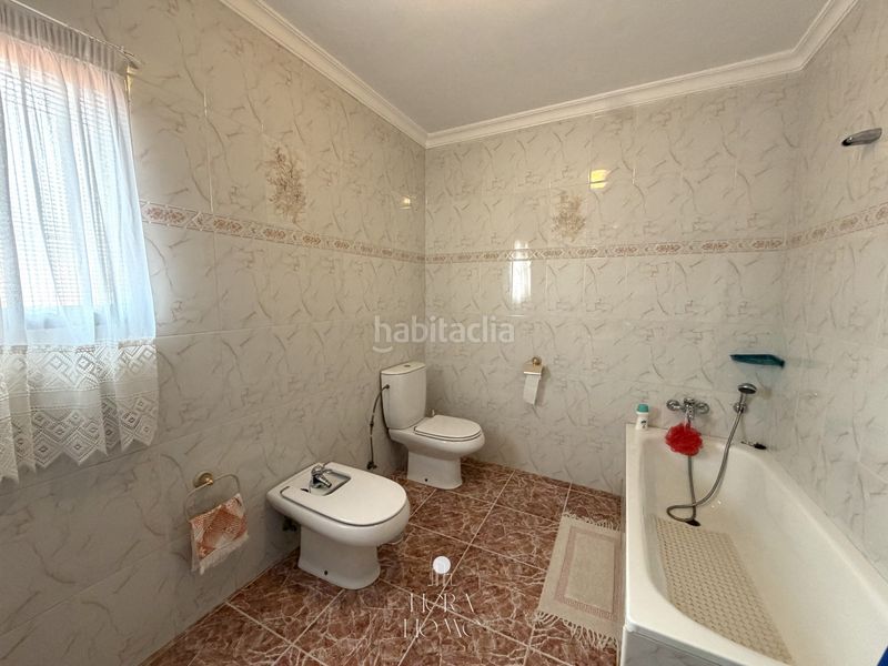 Foto f009ab0f-dabd-4438-a333-ddf75f627245. Masia amb xemeneia aparcament a Álora