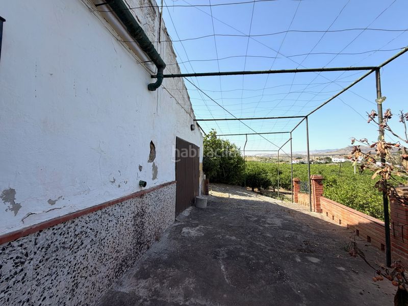 Foto 65c858b9-6e79-4b84-9741-5c3f8b9a1e63. Masia amb xemeneia aparcament a Álora