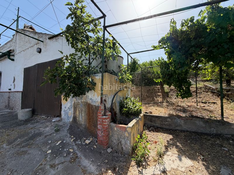 Foto f80bcb4e-0f61-459c-ab75-ff80f8c1e6af. Masia amb xemeneia aparcament a Álora