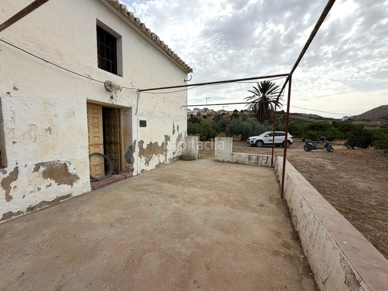 Foto d7bd068b-4778-401a-ae75-ff156286ea5b. Masia amb piscina a Álora