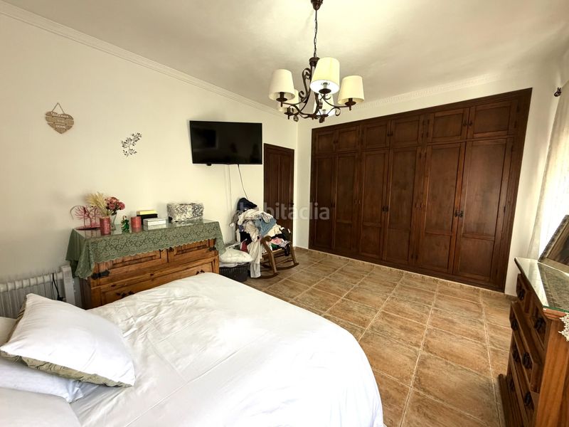Foto 4584e935-0d61-4d1f-998f-973c3fd8eb9f. Maison avec cheminée dans Álora