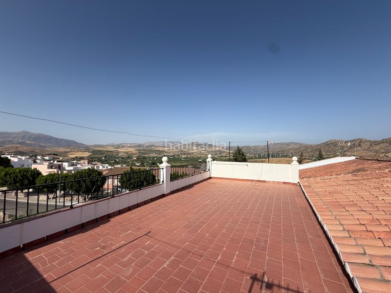 Foto fd5de326-4537-42a5-bac2-c2d441a8da67. Casa adossada amb aparcament a Álora