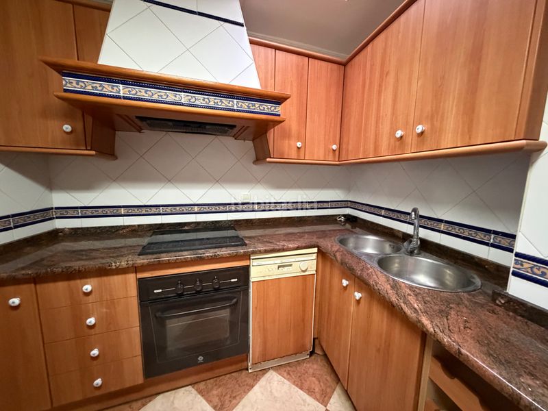 Foto b8edd10b-a798-44e9-8877-7b91b8f54256. Casa adossada a Álora