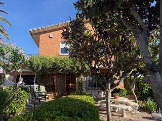 Haus in El Mirador-El Grillero. Tu casa independiente en urbanización el romeral