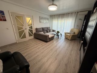 Casa adosada en Calle pajarillos 14. “gran chalet familiar con 5 dormitorios y patio amplio — listo p