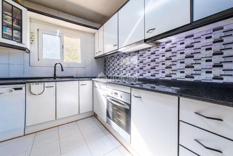 Foto cddb4422-96f5-42cd-befc-b69d28e8b870. Casa aparellada a Pallaresos (Els)