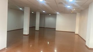 Lloguer Local Comercial a Almendralejo. Local com. en alquiler en la paz  la paz, 1 despacho.