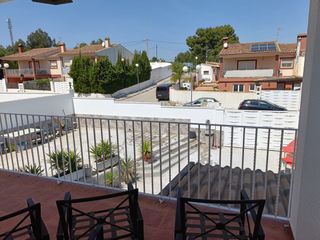 Doppelhaus in Carrer del gira-sol 163j. Chalet pareado reformado en monte rosado, montserrat
