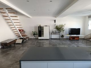 Casa bifamiliare in Carrer del gira-sol 163j. Chalet pareado reformado en monte rosado, montserrat