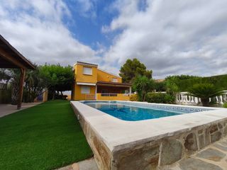 Chalet à Vilamarxant. Chalet urbano en la llomayna (vilamarxant)