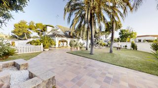 Chalet in El Carme-Sant Agustí-Bonavista. Magnífico chalet independiente en l'eliana: espacio, privacidad