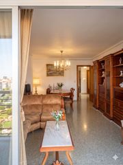 Etagenwohnung  Carrer de timoneda. 166m² exterior, 4 habitaciones y orientación este-oeste con gran