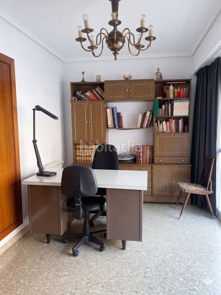 Piso espectacular vivienda de techos altos y amplios balcones en finca señorial en Valencia - Imagen 9