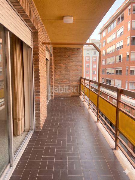 Piso espectacular vivienda de techos altos y amplios balcones en finca señorial en Valencia - Imagen 2