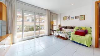Etagenwohnung in Plaça Catalunya - Escola Industrial. Vallparadís  escolesvivienda amplia en pau marsal,  en la zona d