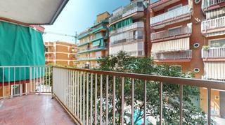 Etagenwohnung in Porta. Porta  garrofers  valldauravivienda exterior en finca de obra vi