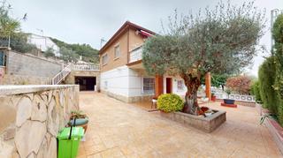 Casa en Vacarisses. Can serra  vacarissescasa a 4 vientos con piscina y garaje.vivie