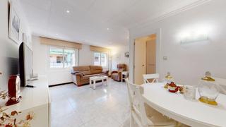 Piso en Prosperitat. Jardines via julia  prosperitat  angel pestañavivienda de 56 m2