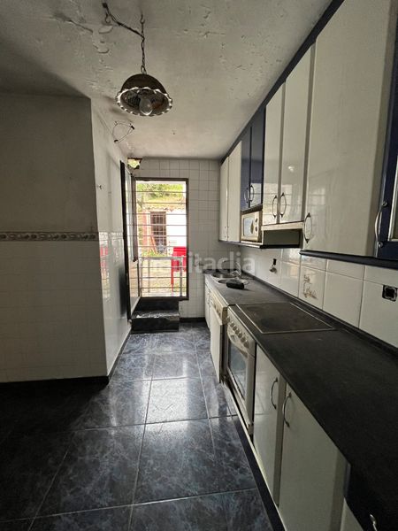 Foto a2115ee1-eb51-4d83-aa73-58034da71610. Casa aparellada a Las Viñas Santurtzi