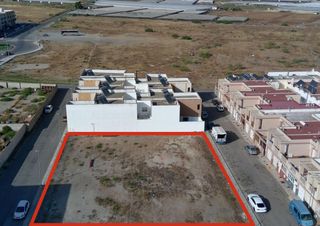 Wohngrundstück in San Isidro - Campohermoso. Terreno urbanizable con posibilidad de construir hasta 2 plantas