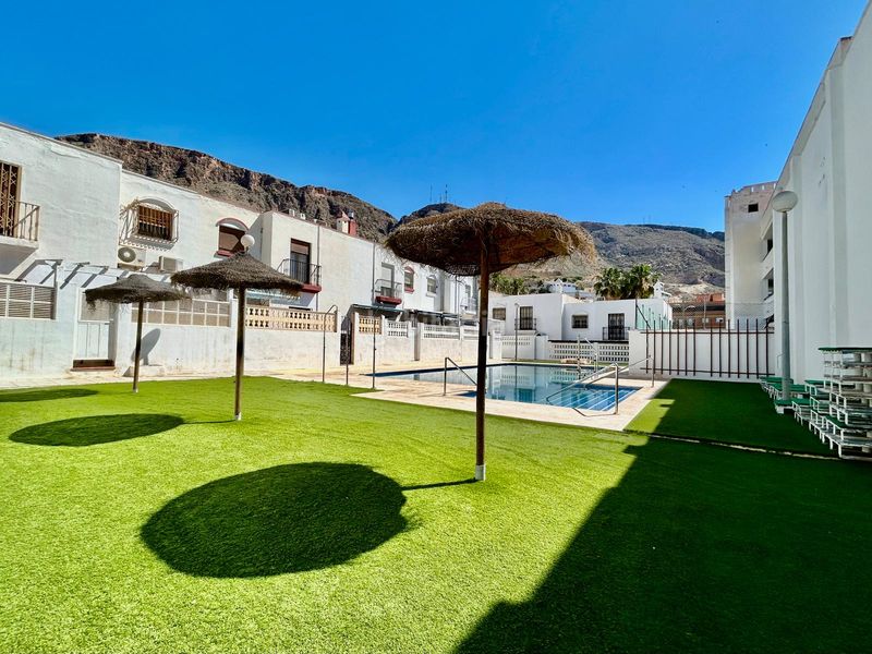 Foto f510d461-f7f0-4561-a9ce-b6b55f536b8b. Casa adossada amb xemeneia calefacció aparcament piscina a Roquetas de Mar