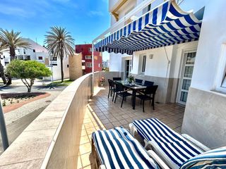 Piso  Calle mar de albor�n. Piso al lado del mar, puerto deportivo, terraza, y rodeado de to